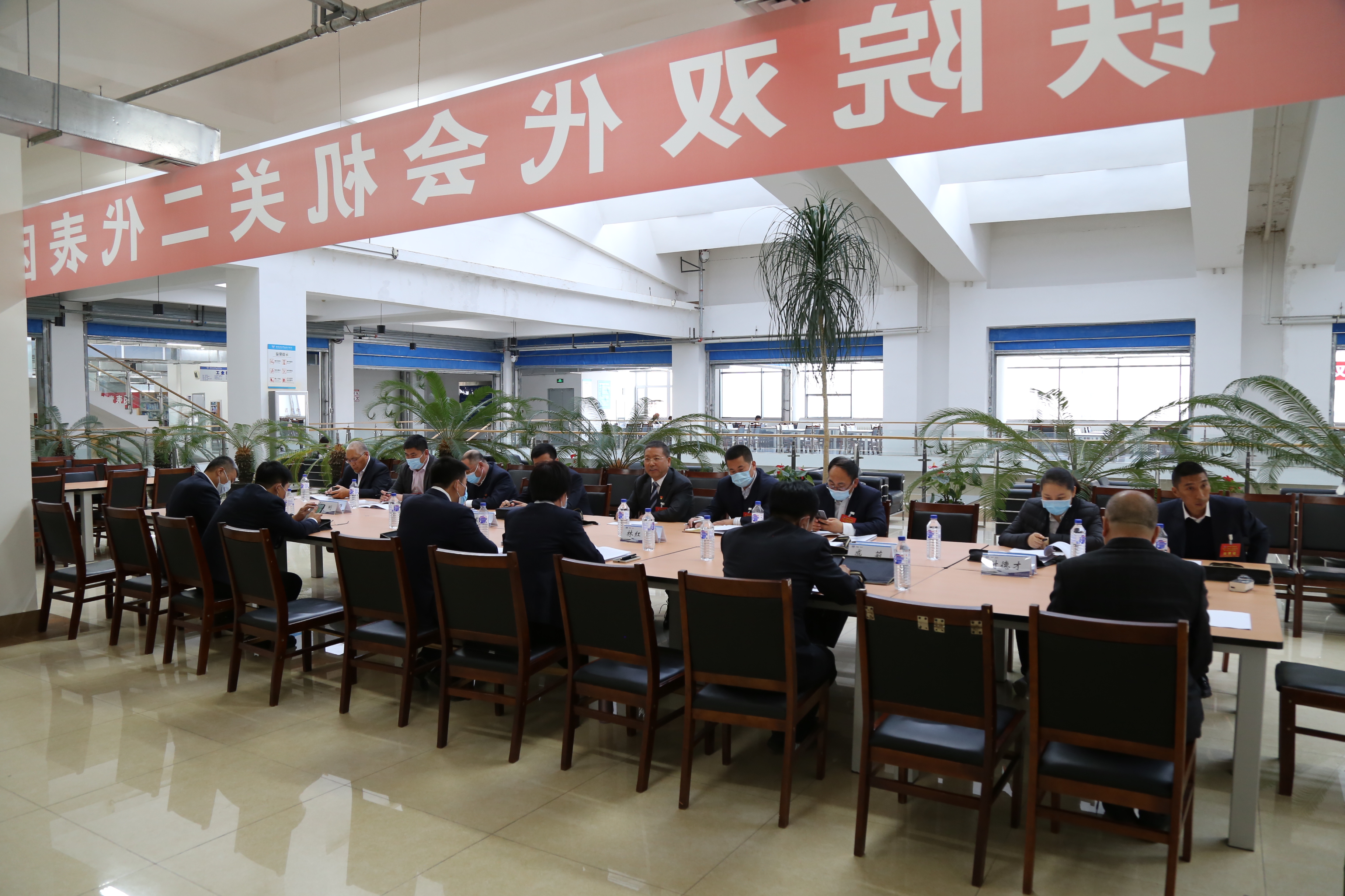 党委副书记徐彤宝到机关二代表团参加分组讨论